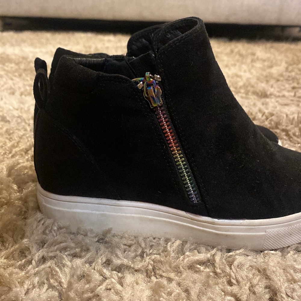Shoes - Picture 2 of 3